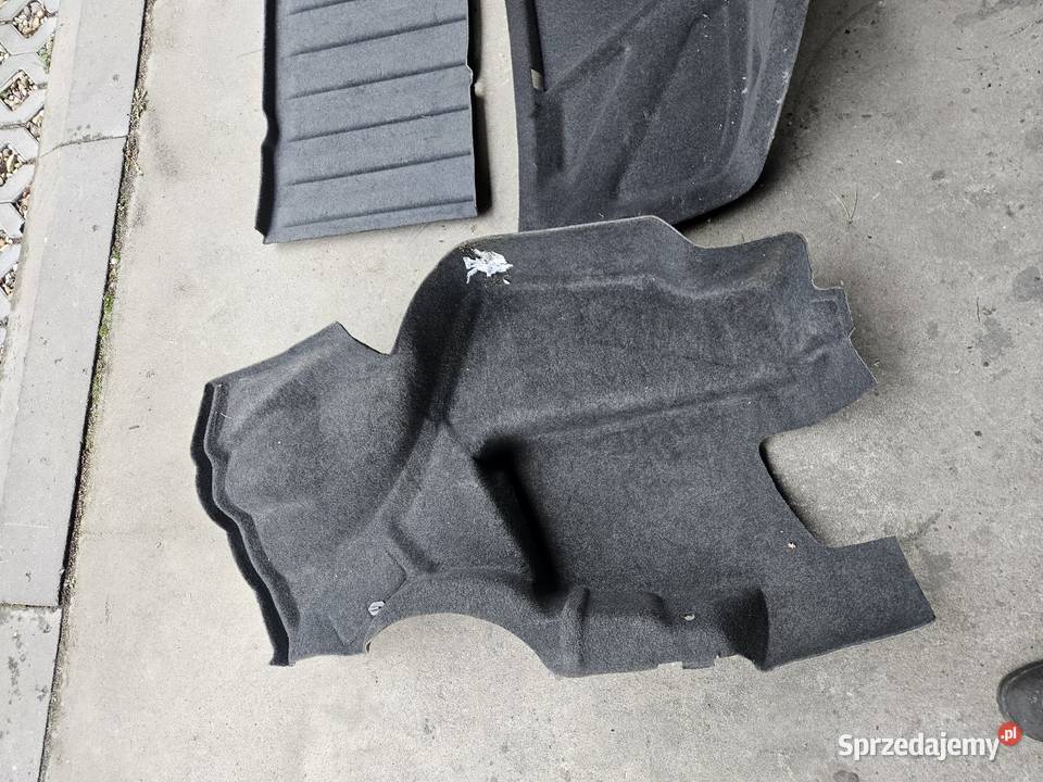 Mercedes W124 tapicerka bagażnika czarna Rok produkcji 1992 Młynek
