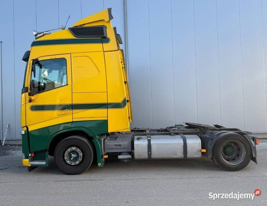 Ciagnik siodlowylowdeck mega Volvo 5666km Warszawa