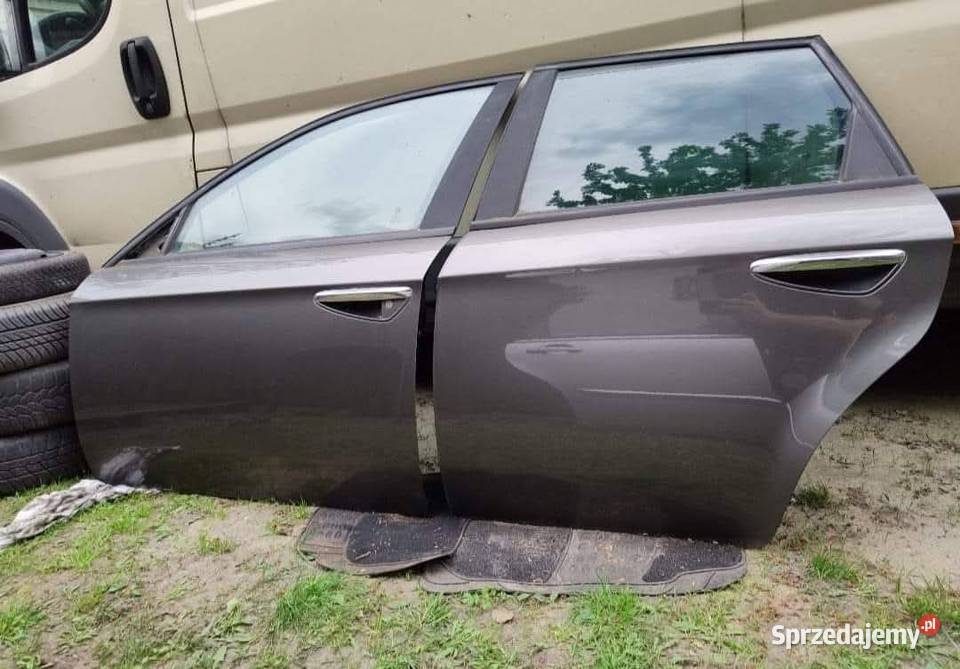 Alfa 159 24 jtdm 568 części klapa drzwi półoś Klapy bagażnika sprzedam