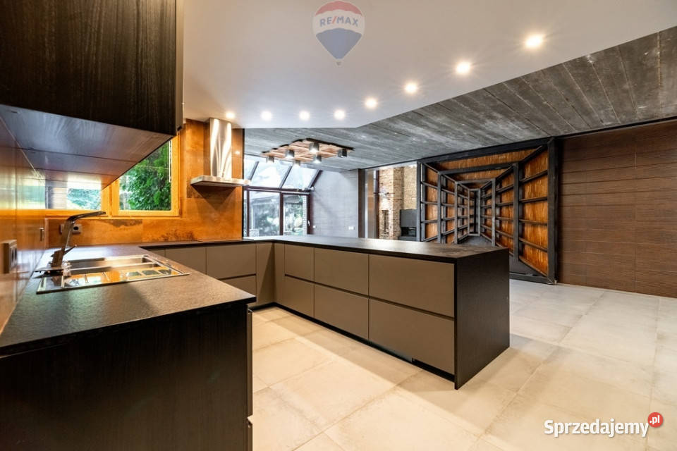 Wyjątkowa rezydencja w otoczeniu lasów wolnostojący Ustanów