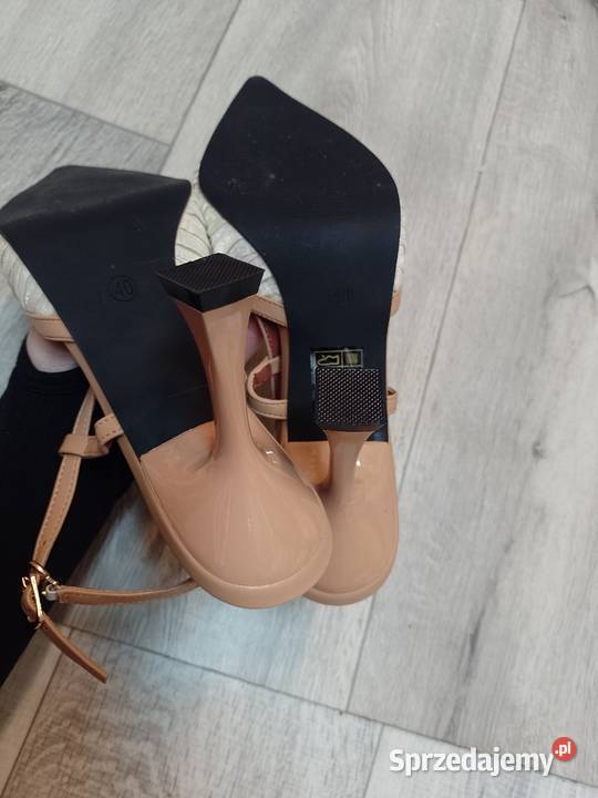 3940 Kremowo beżowe czółenka szpilki wieczorowe małopolskie