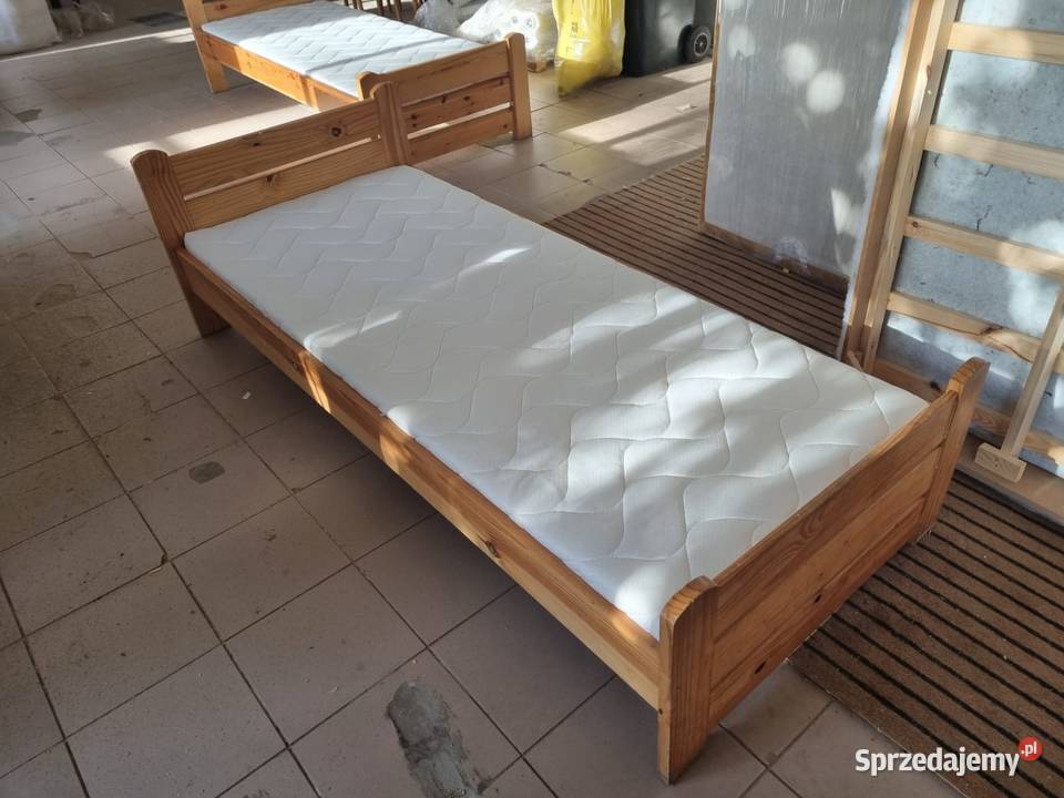 Łóżka sosnowe 80200 90200 z nowym materacem Ostromice sprzedam