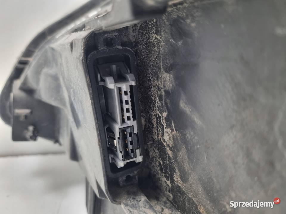 LAMPA PRAWA Volvo XC60 1317r LIFT PRZEDNIA PRAWY Rudka