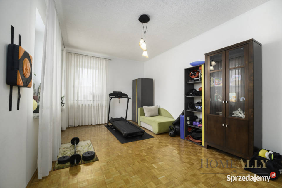 Dom wolnostojący 2698m2 Warszawa Lustrzana cegła