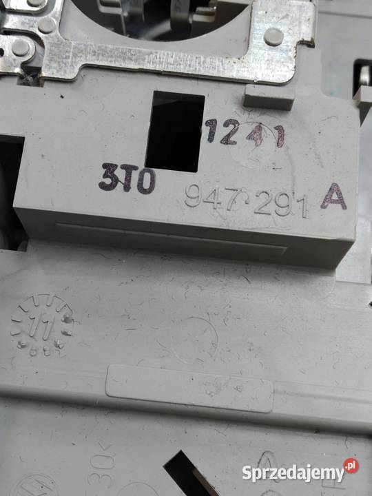 LAMPKA PODSUFITKI SCHOWEK NA OKULARY 1K0867489E świętokrzyskie