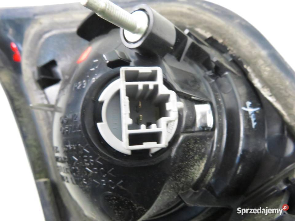 LAMPA PRAWA TYLNA KLAPA MAZDA 3 BK P2913R Lampy tylne