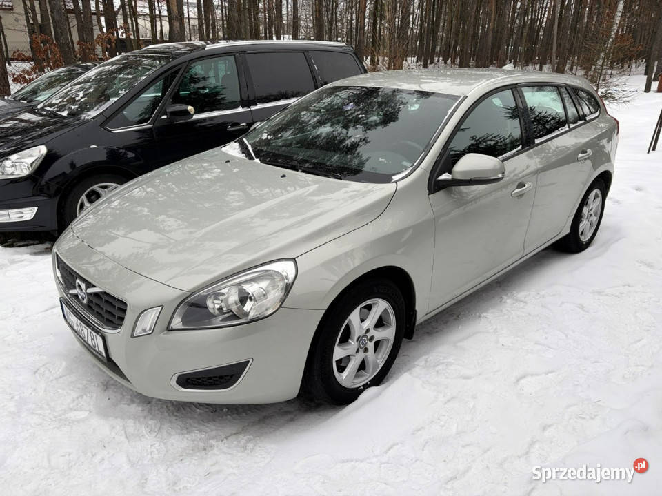 Volvo V60 T4 180 Podgrzewane fotele Hak odpinany gniazdo USB V60 Lipówki sprzedam