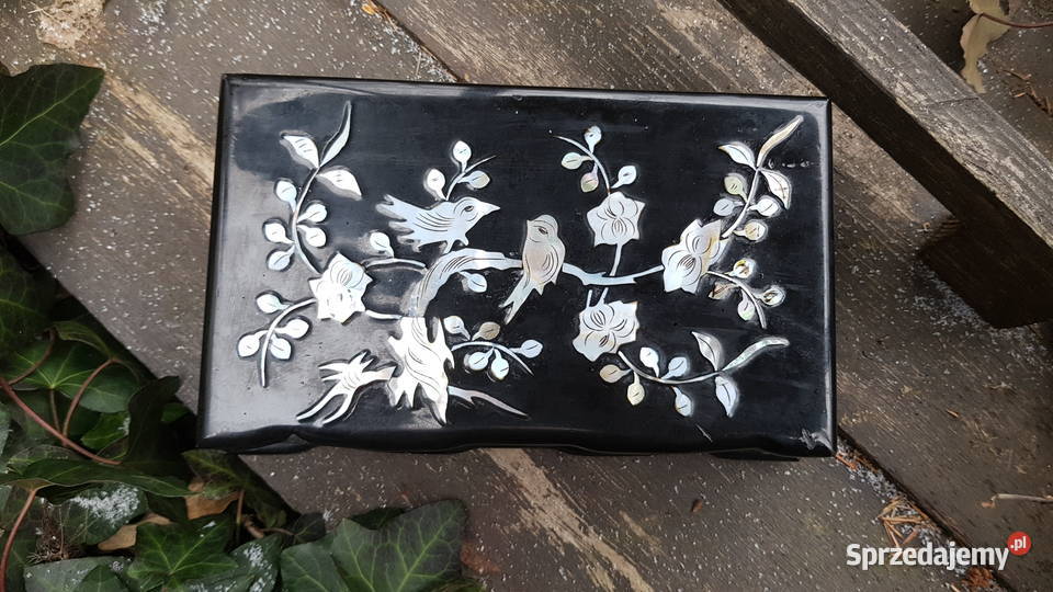 Pudełko szkatułka z łąki ozdobioną macicą Myszków