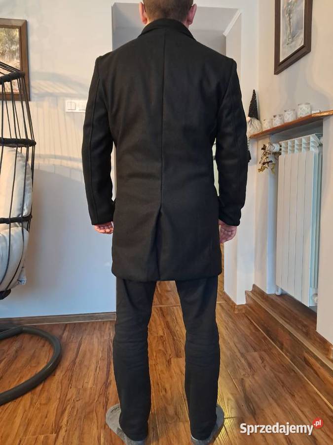 nowy czarny męski płaszczyk według metki L ale Sandomierz
