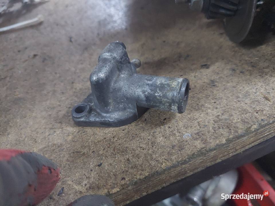 Yamaha YZF 125 R króciec termostatu głowicy