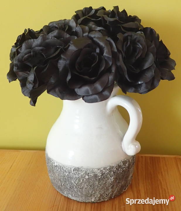Róże rozwinięte CZARNE średnica 10 główki
