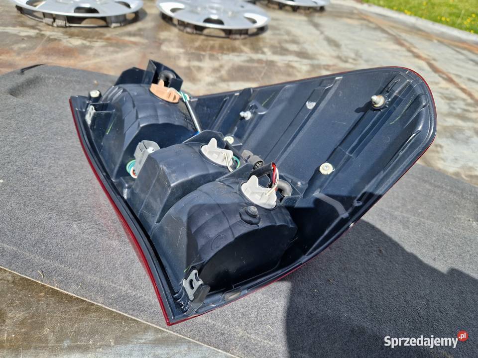 Toyota HILUX VIII lampa tył lewa nowa ORG EU