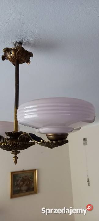 Mosiężny czteroramienny żyrandol z kloszami Skierniewice