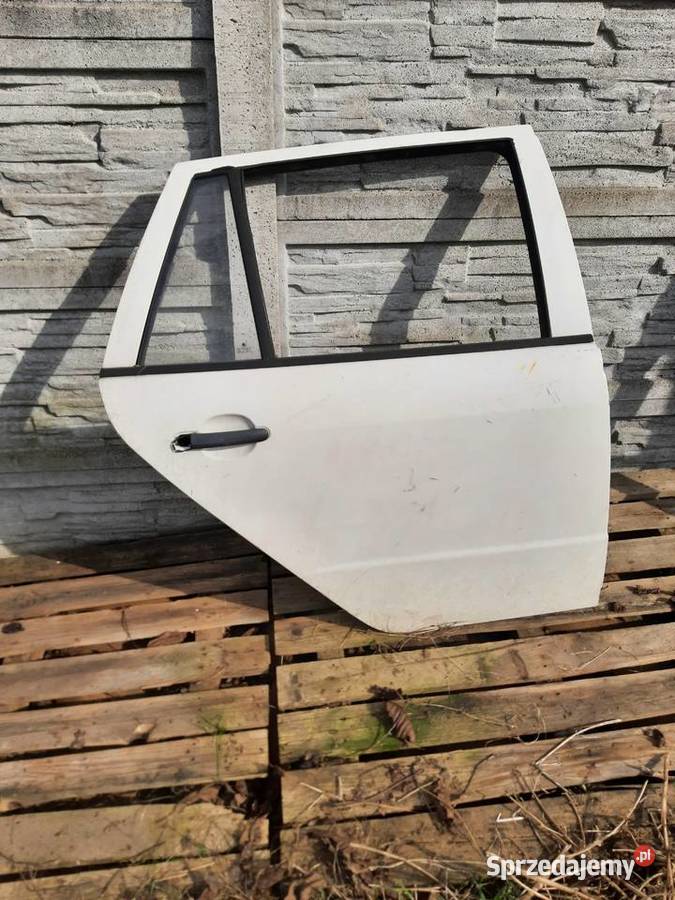 Skoda Fabia 1 Kombi prawe tylne prawy tył drzwi Drzwi Ksawerów