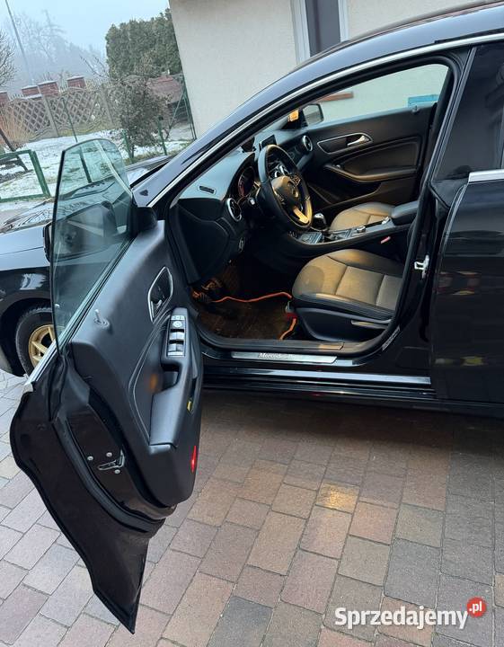MercedesBenz CLA 180 d wyposażony w pakiet AMG Łęczyca sprzedam