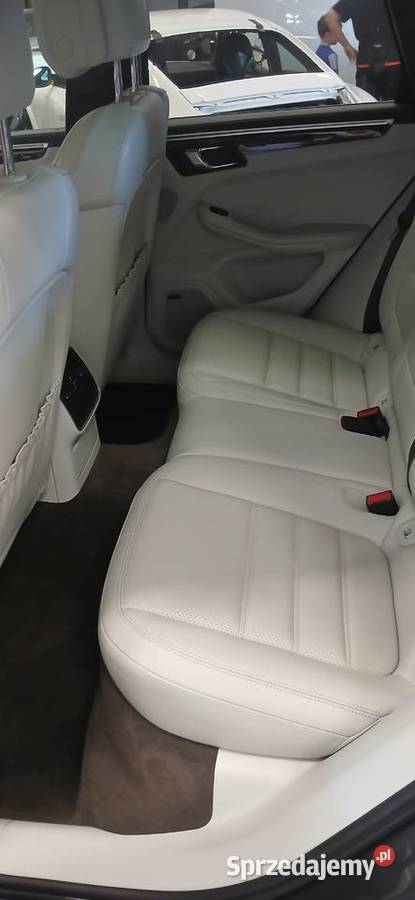 KATOWICE IMPREGNACJA I RENOWACJA SKÓRY Mycie i sprzątanie pojazdów Usługi