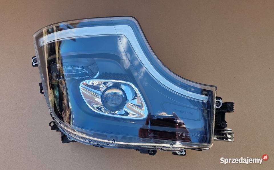 MERCEDES ACTROS MP4 MP5 REFLEKTOR LAMPA PRAWA Bieleń