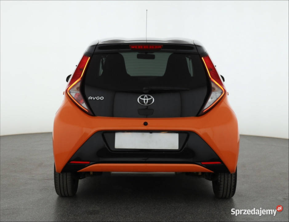 Toyota Aygo 10 VVTi pomarańczowy Samochody osobowe Piaseczno