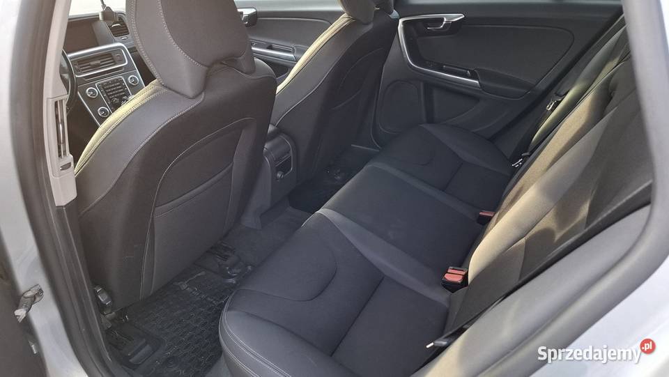 Volvo V60 D2 Momentum Rok produkcji 2014