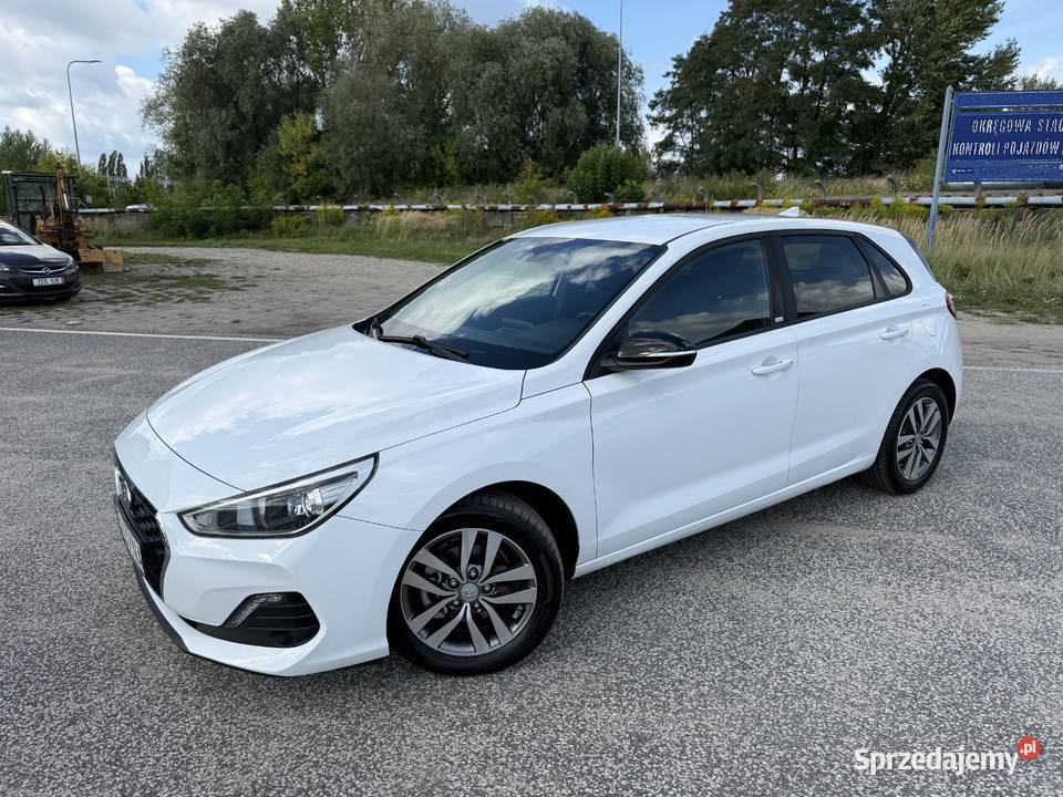Hyundai i30 14 BENZYNA Klimatyzacja Kamera Ledy 1400cm3 Konin