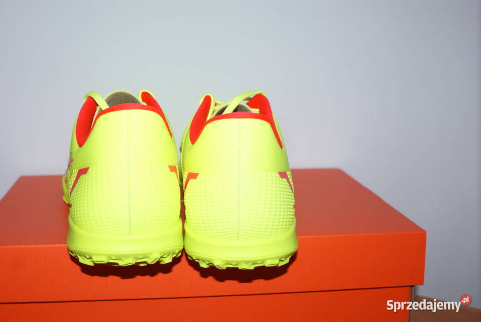 BUTY PIŁKARSKIE NIKE MERCURIAL VAPOR 14 CLUB TF Toruń