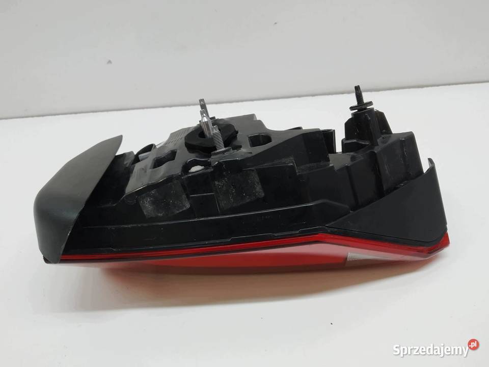 LAMPA TYŁ W KLAPĘ PRAWA KOMBI MATRIX 4K5945094