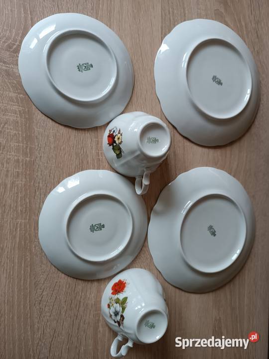 Filiżanki porcelanowe z talerzykami