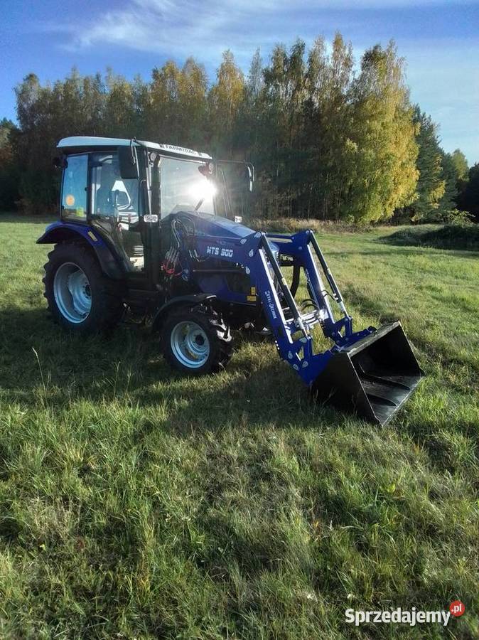Farmtrac 555dtc V z ładowaczem czołowy z łyżką