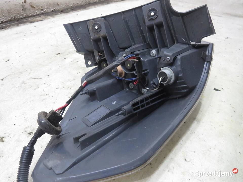 LAMPA PRAWA TYŁ TYLNA XTRAIL III T32