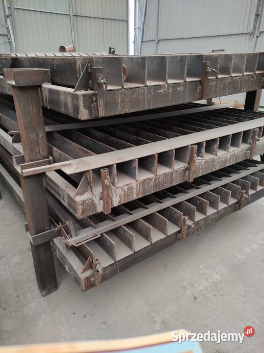 Formy do produkcji nadproży i stół wibracyjny