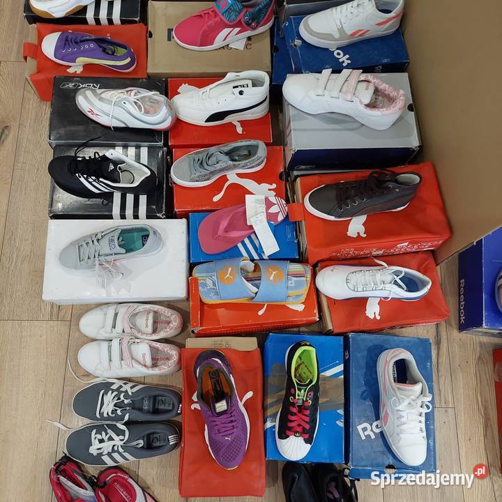 Buty sportowe w pudełkach