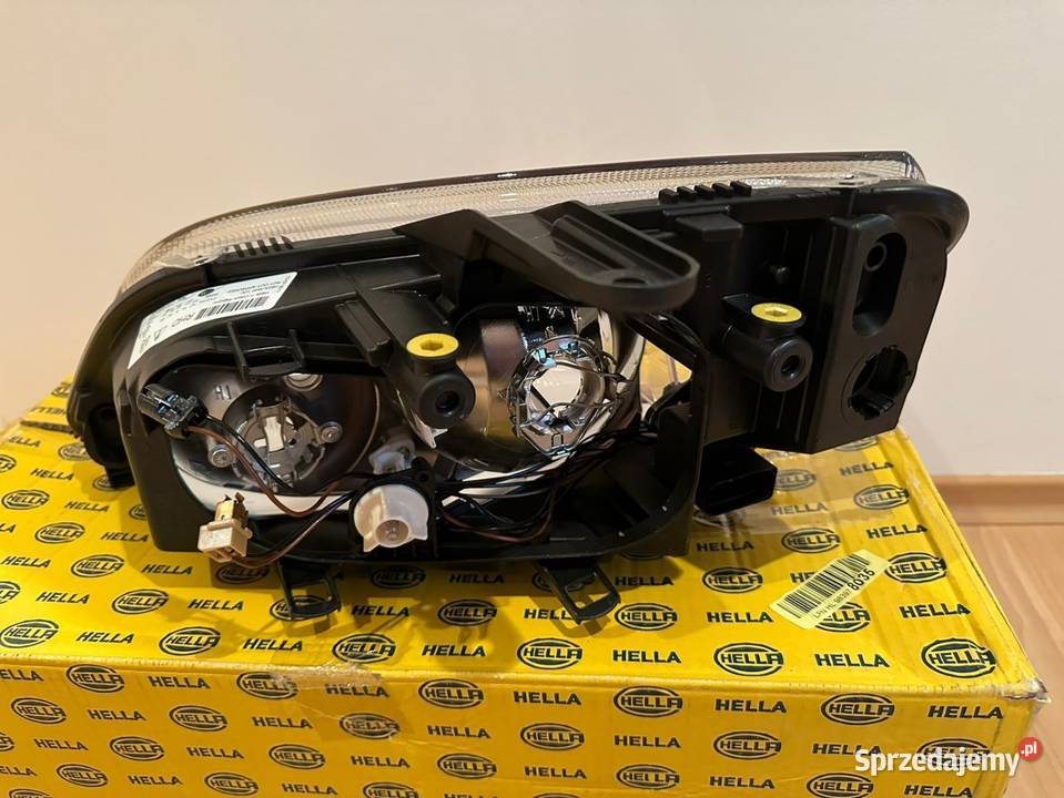 Hella nowy reflektor prawy Ford C 1EE 270600181 osobowe Motoryzacja Grabowskie