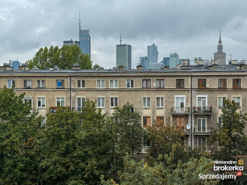 Wysokie mieszkanie w kamienicy które łączy 3 piętra i więcej Sprzedaż Warszawa