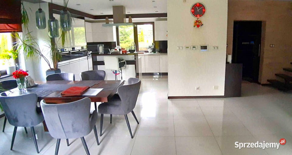 Komfortowy i duży z pełnym wyposażeniem świętokrzyskie Zalesie