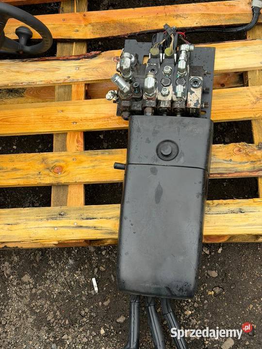 Rozdzielacz hydrauliczny trzysekcyjny HYSTER Antonie