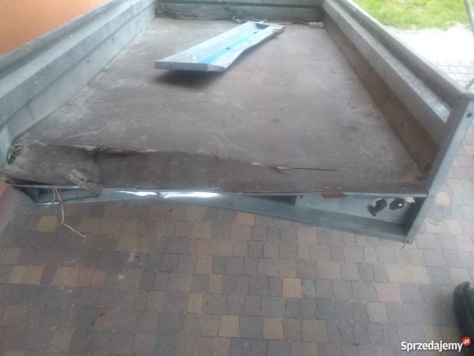 Sprzedam uszkodzoną przyczepkę Perzów