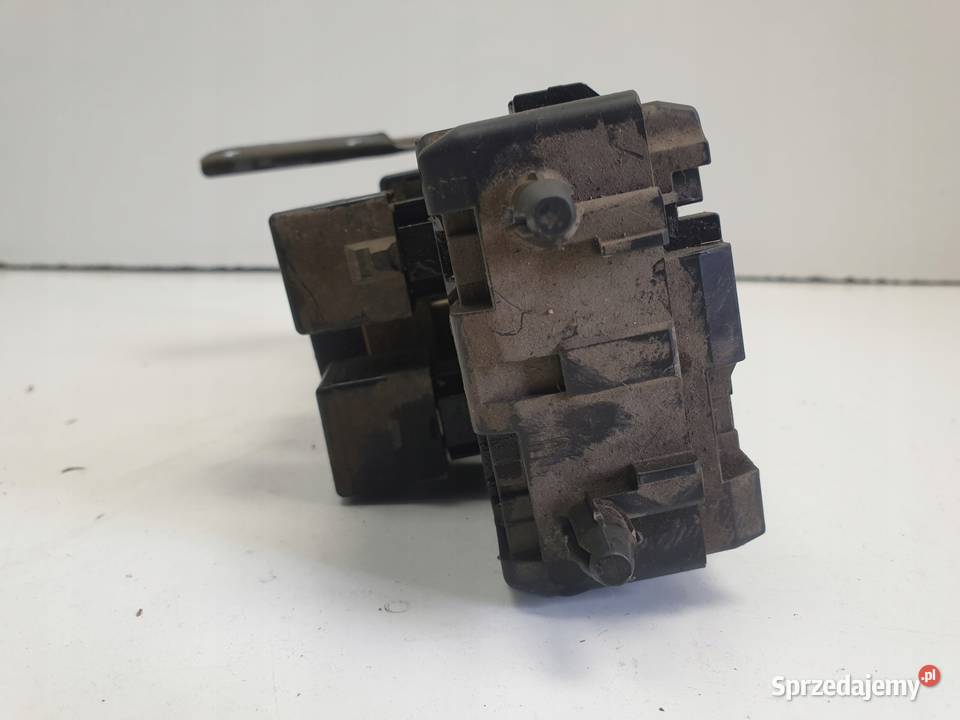 Volvo S40 V40 lift 19 D SKRZYNKA BEZPIECZNIKÓW Rudka