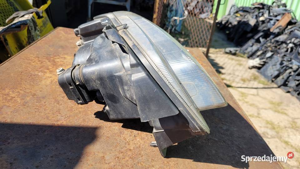 Lampa przednia lewa Peugeot 106 fl Łagów