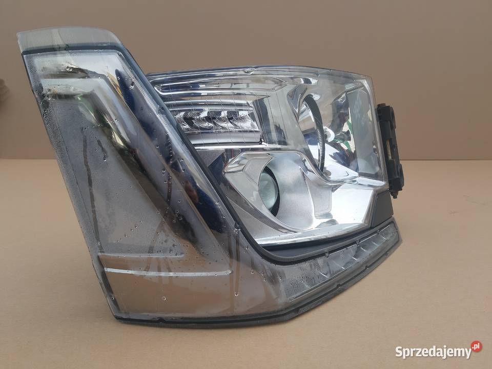 RENAULT GAMA T RANGE LAMPA REFLEKTOR PRAWY