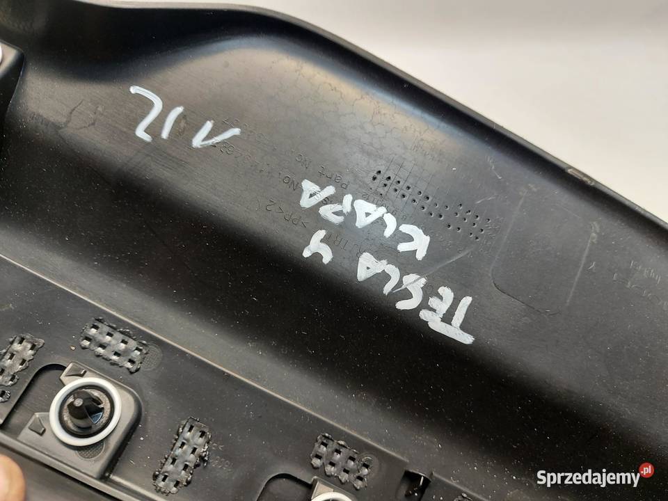 TESLA MODEL Y 2023r Osłona ramka klapy bagażnika