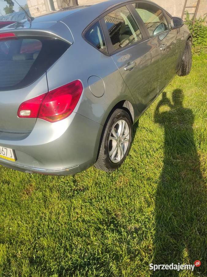 Opel Astra J 16 benzyna