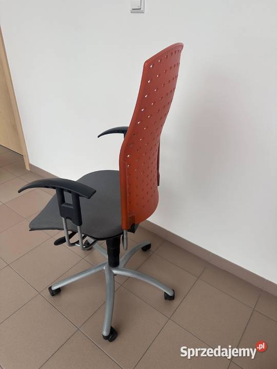 12 ergonomicznych foteli biurowych SITAG solidne dolnośląskie sprzedam