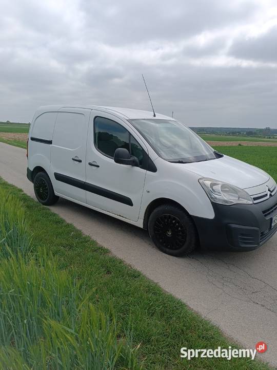 Citroen Berlingo 16HDI 90 z 2016r manualna Ożarów