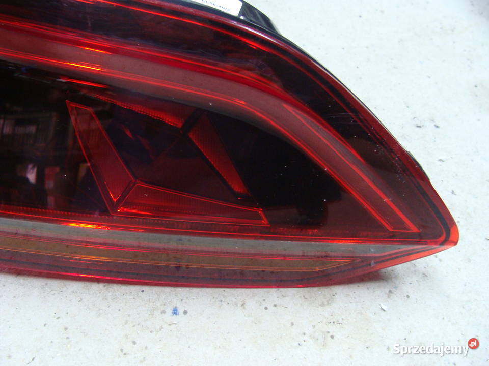 VW TOUAREG III Lampa Tylna Lewa 760945307 osobowe