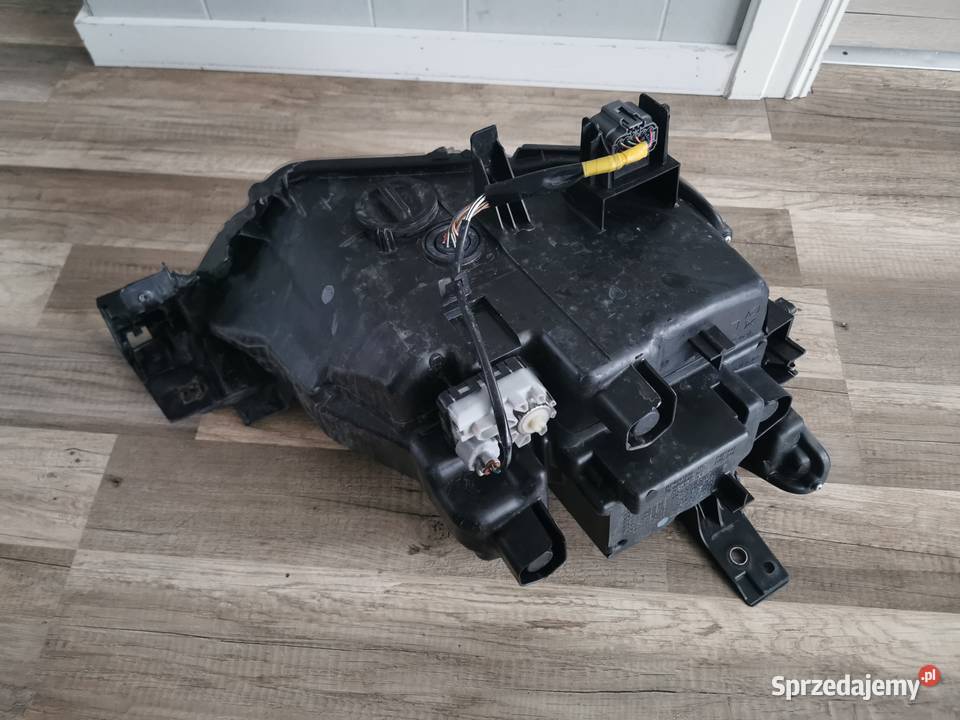 lampa lewa przód FULL LED MAZDA CX3 D10E51040 2 sprzedam