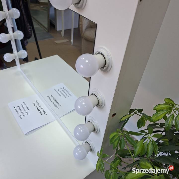 Nowa toaletka kosmetyczna z lustrem i Wieluń