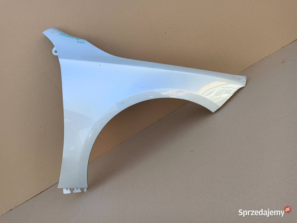 MERCEDES AKLASA W177 BŁOTNIK PRAWY PRZÓD Bieleń