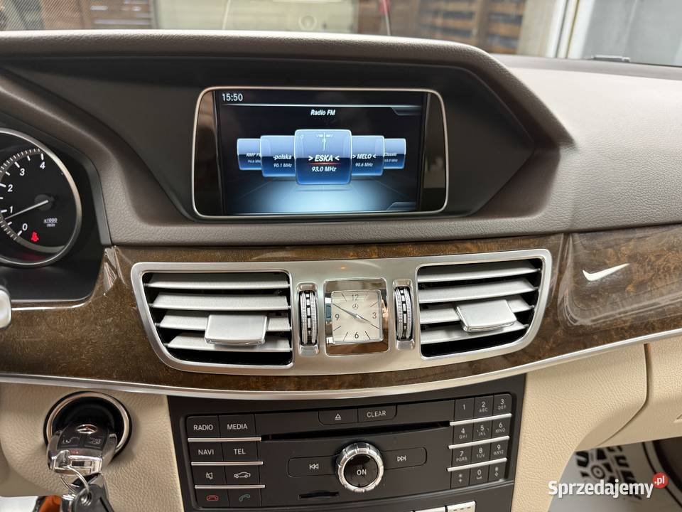 Mercedes E200 LIFT Jasna skóra 18 automa elektryczne szyby