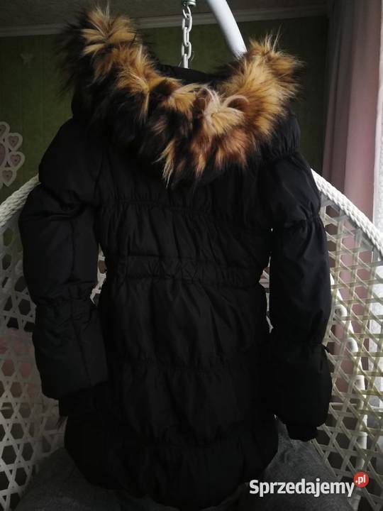 Czarna kurtka pikowanazimowa z futerkiemRozmiar sprzedam