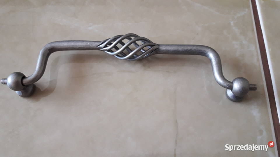 Stylowe metalowe uchwyty do mebli Anglia Janów Lubelski